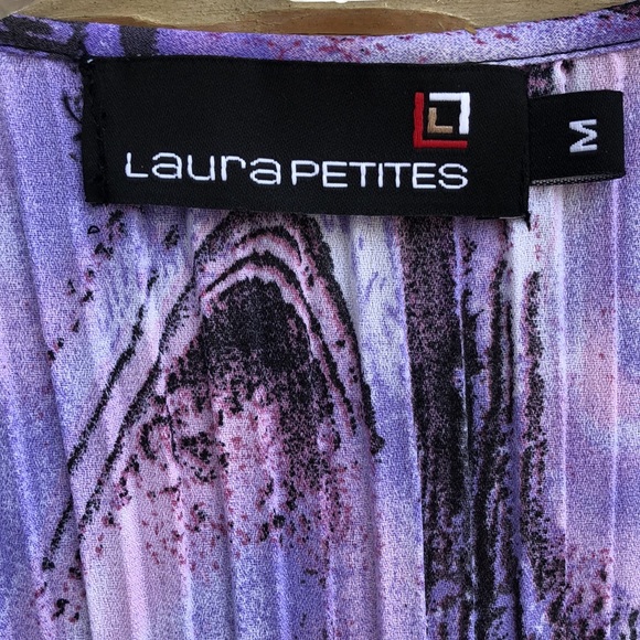 Like new!- LAURA PETITES Ruffle Front Pleated Short Sleeve Blouse - Picture 4 of 6